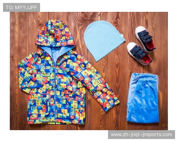 足球防风外套在恶劣天气条件下的防护功能